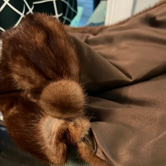 Luxurious Mink Fur Shawl/Stole - Picture 3 of 5